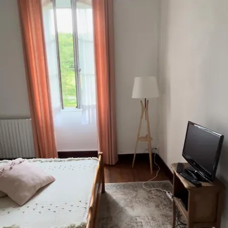Julia Apartman *